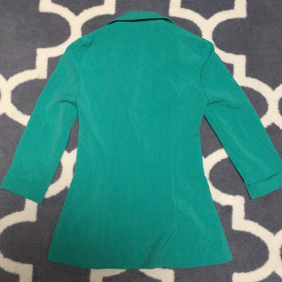 Green blazer with button - Picture 2 of 3